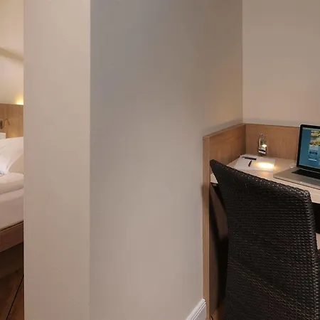Hotel Iv Jahreszeiten 4*